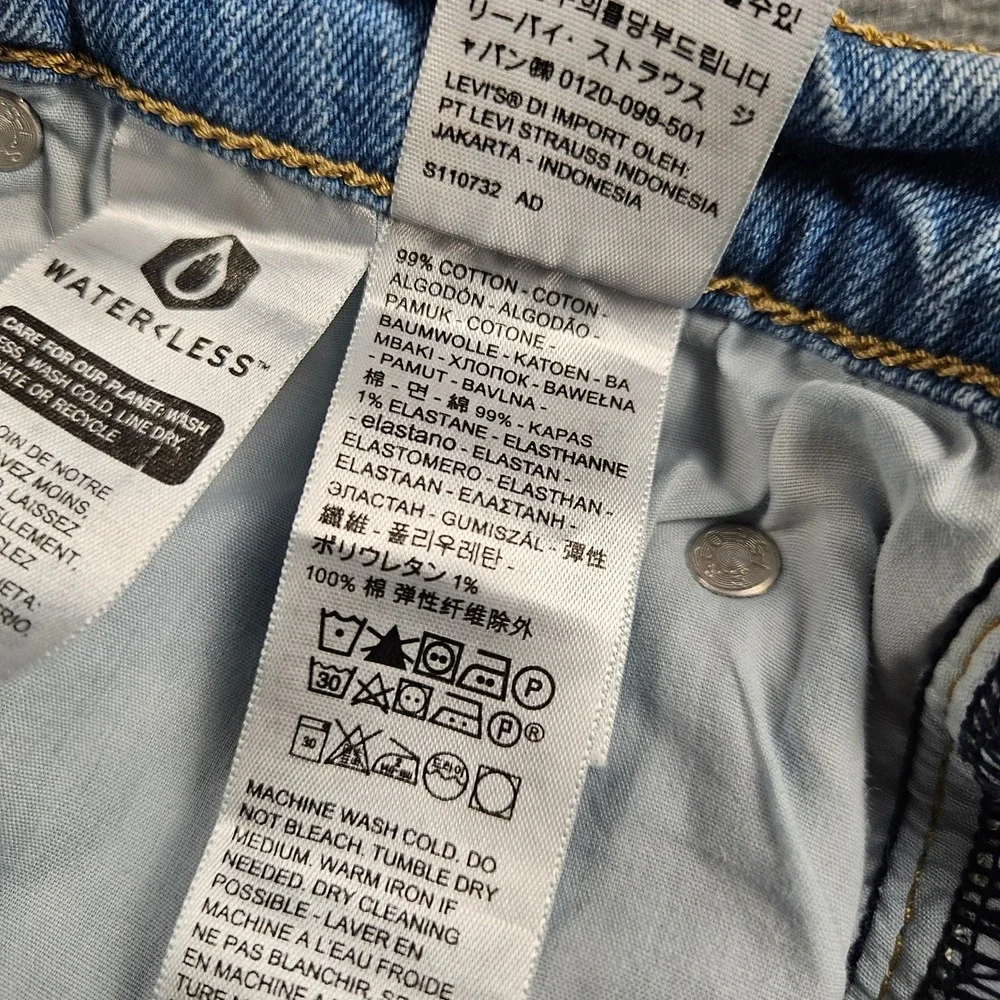 Levis Premium 70s High Slim Straight Jeans Light Wash Blue W27 L31 A0898-0019